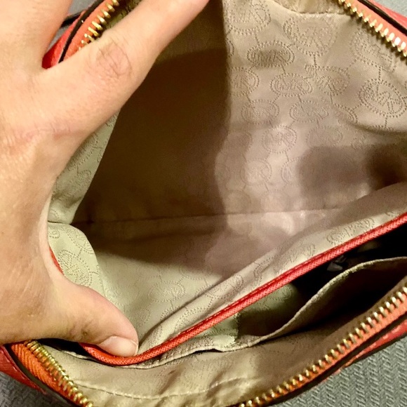 Michael Kors Crossbody - Picture 5 of 6